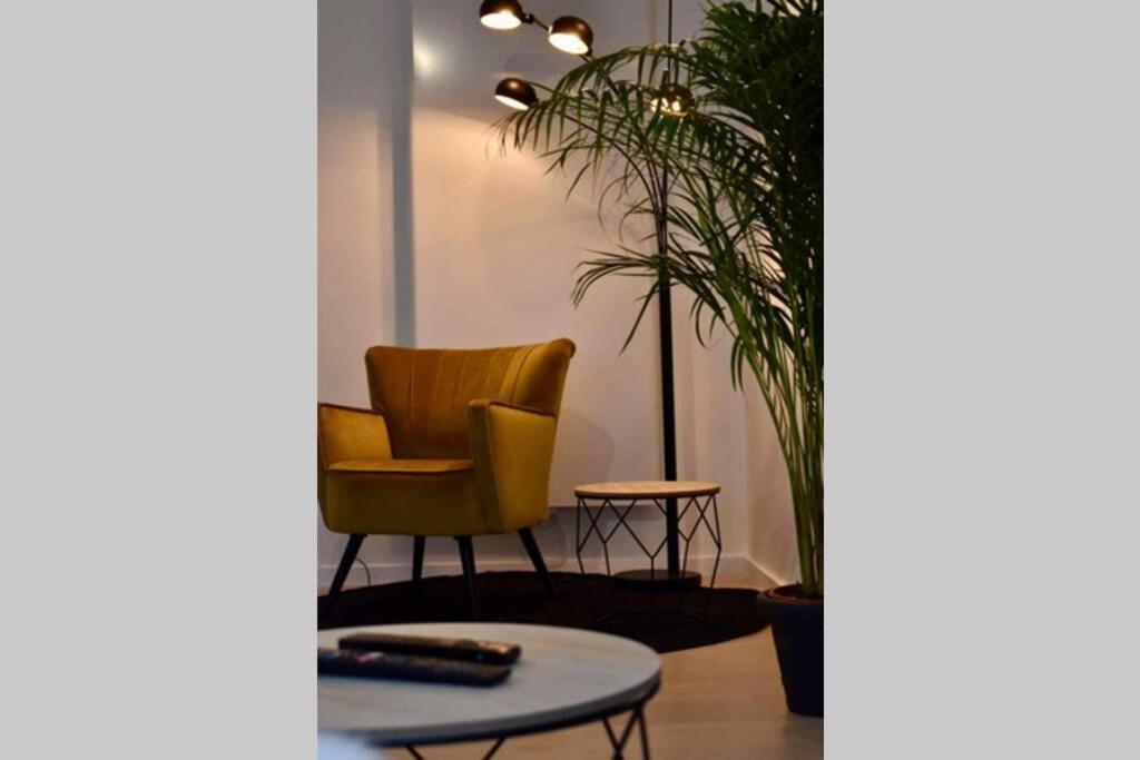 Vernieuwd Appartement Op 200M Van De Zee Ostenda Esterno foto