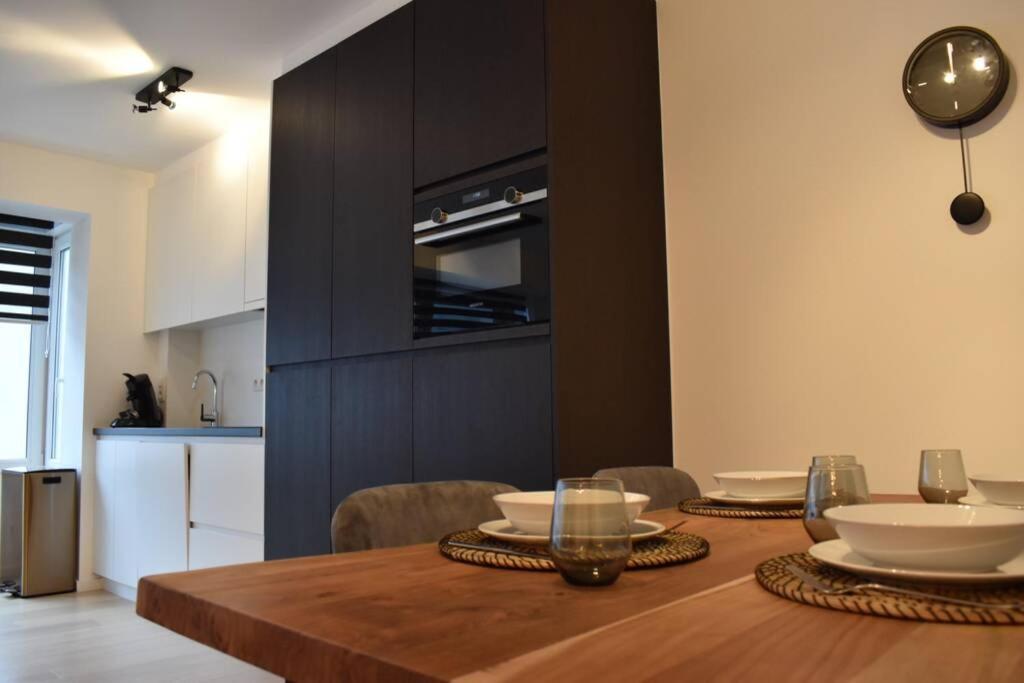 Vernieuwd Appartement Op 200M Van De Zee Ostenda Esterno foto